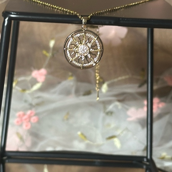 Sun Star Fashion Necklace Rhinestones in Goldtone Style - Picture 4 of 5